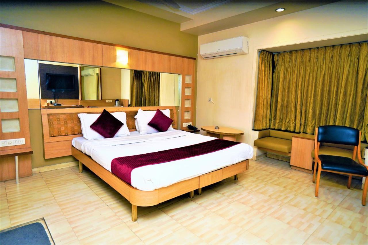 New Hotel Europa Inn Rajkot Exterior photo