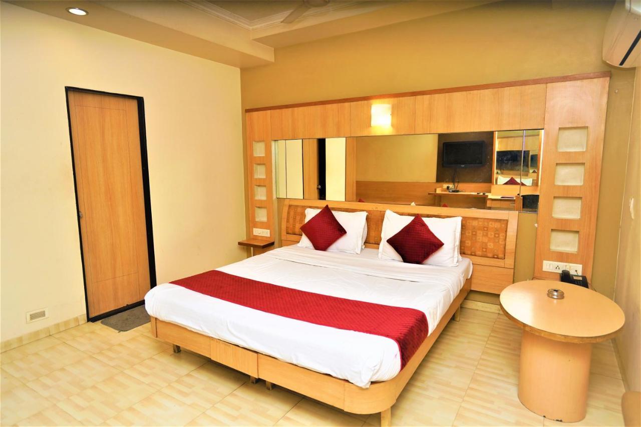 New Hotel Europa Inn Rajkot Exterior photo