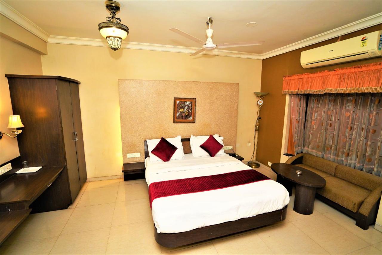 New Hotel Europa Inn Rajkot Exterior photo