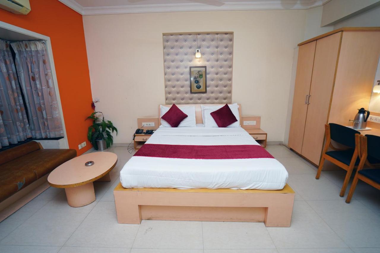 New Hotel Europa Inn Rajkot Exterior photo