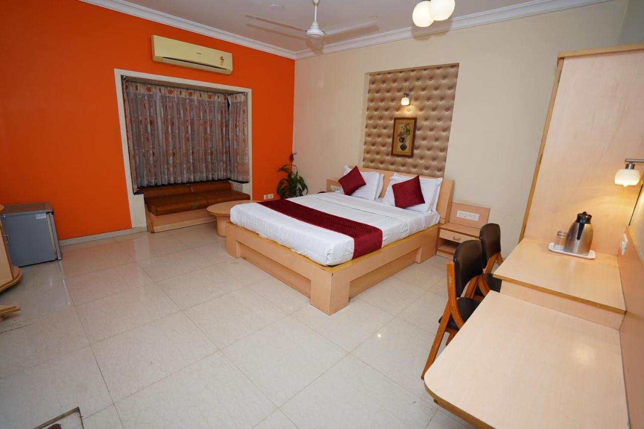 New Hotel Europa Inn Rajkot Exterior photo