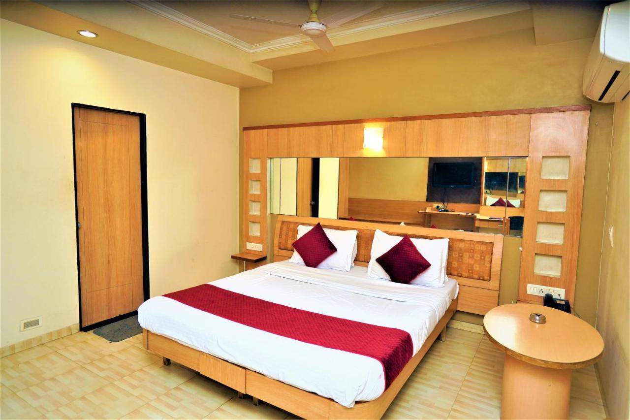 New Hotel Europa Inn Rajkot Exterior photo