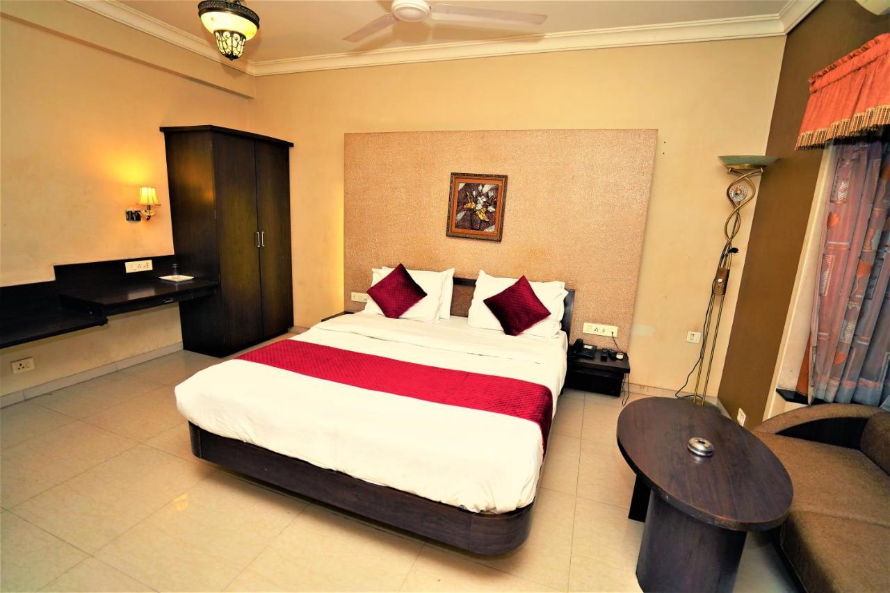 New Hotel Europa Inn Rajkot Exterior photo