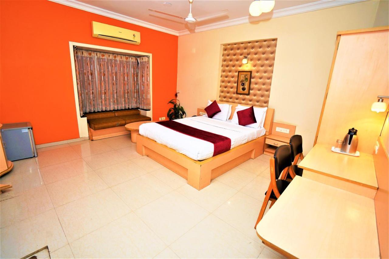 New Hotel Europa Inn Rajkot Exterior photo