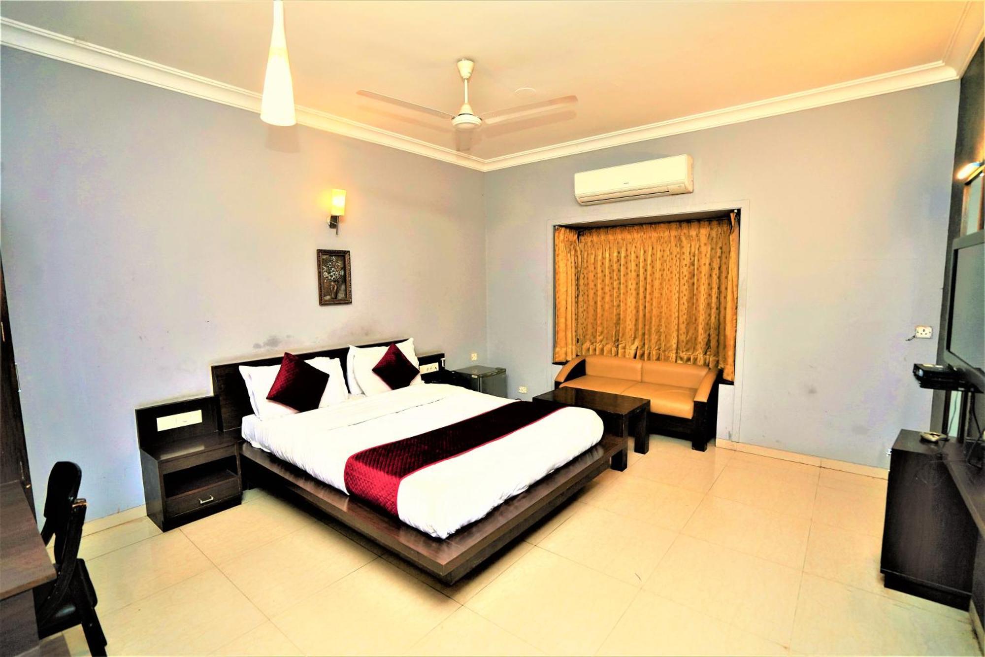 New Hotel Europa Inn Rajkot Exterior photo