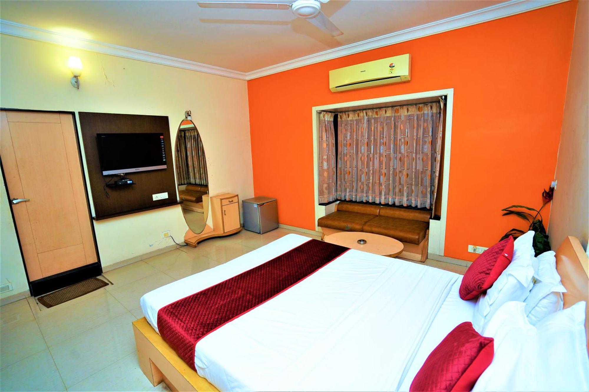 New Hotel Europa Inn Rajkot Exterior photo