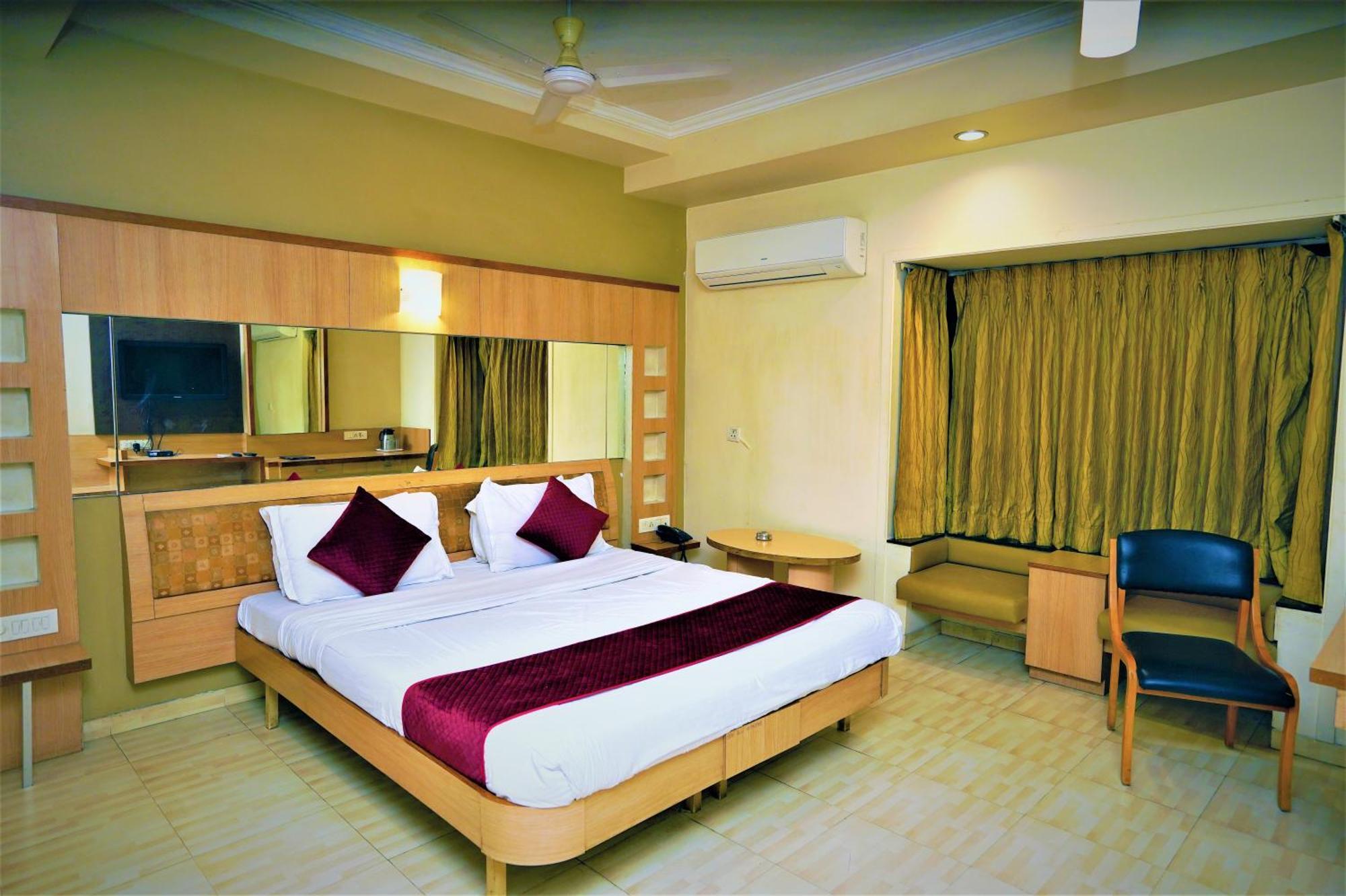 New Hotel Europa Inn Rajkot Exterior photo