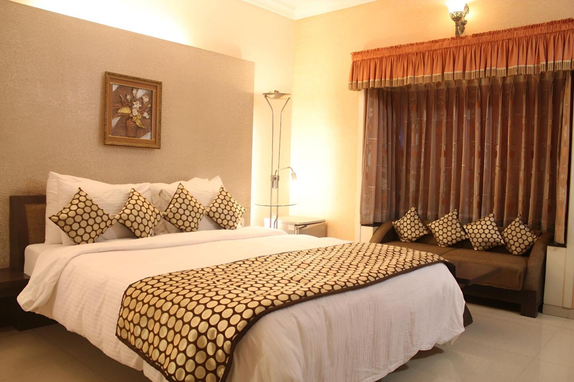 New Hotel Europa Inn Rajkot Exterior photo