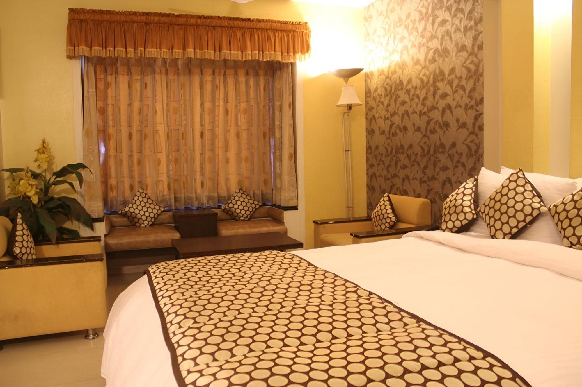 New Hotel Europa Inn Rajkot Exterior photo